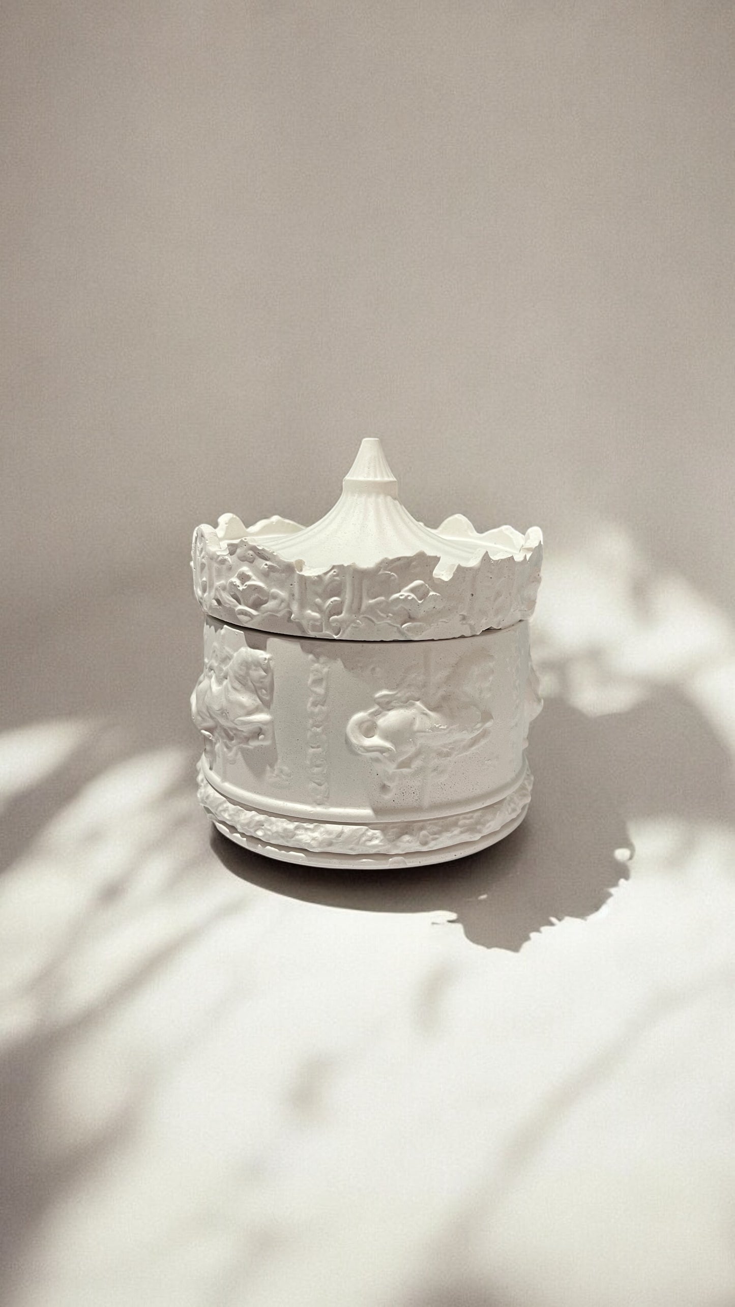 OUTLET Regal Carousel • Ivory