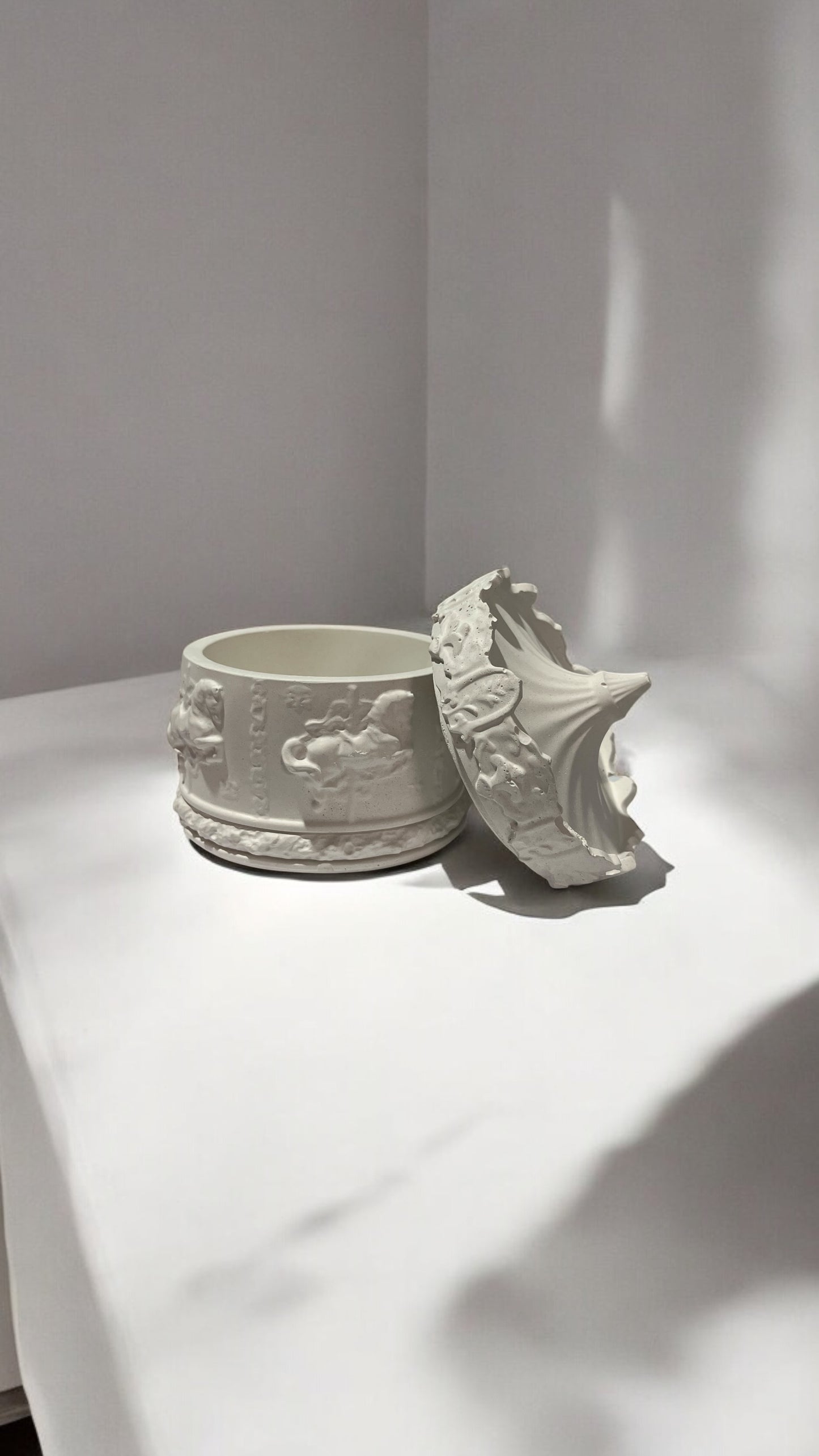 OUTLET Regal Carousel • Ivory